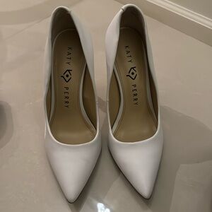 Katy Perry white pumps size 6
